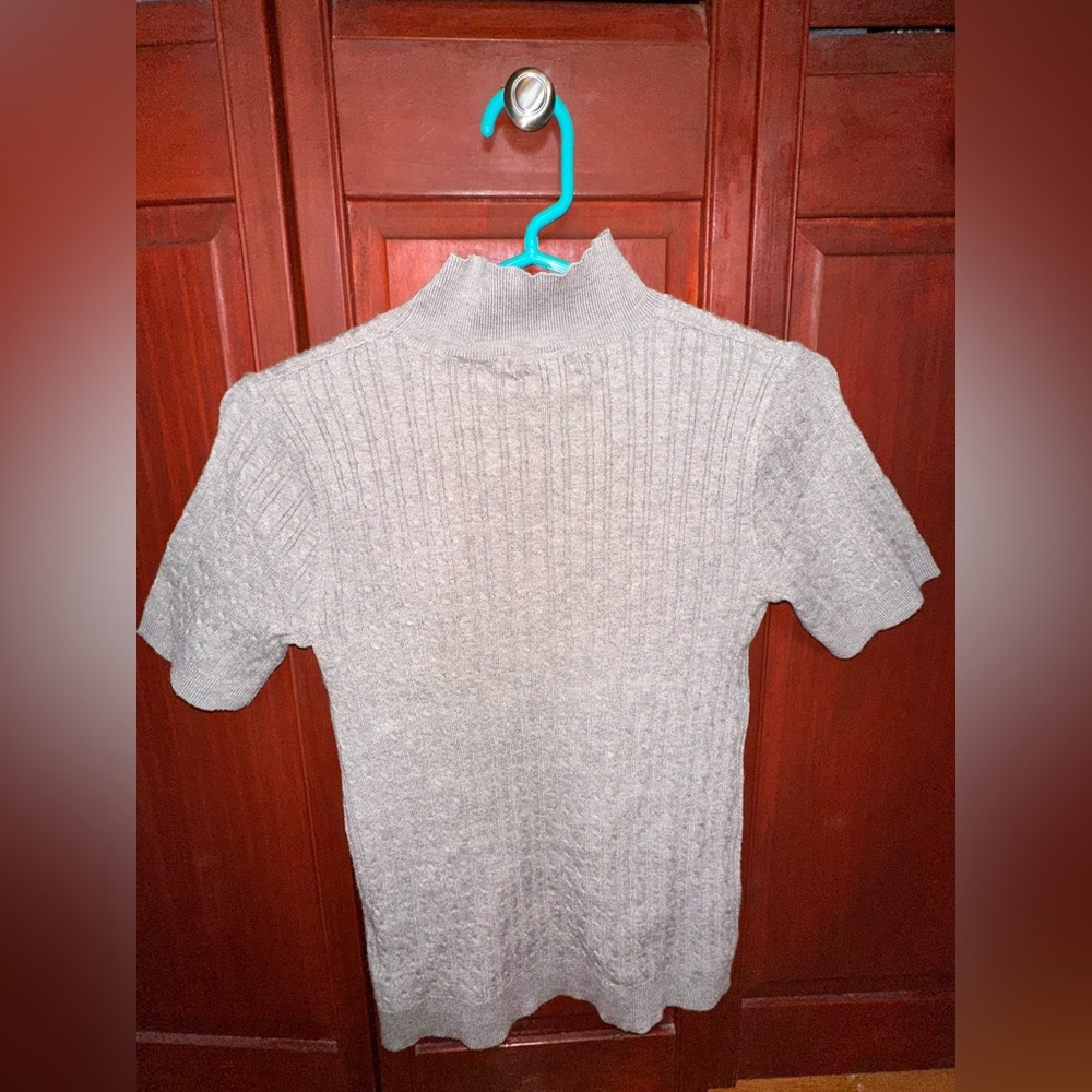 T TAHARI. NWT. a viscose blend, size S/P grey, short sleeve mock turtleneck.